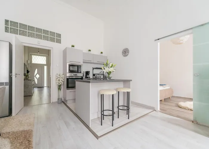 Downtown Gem Aircond Close To Heroes\' Square